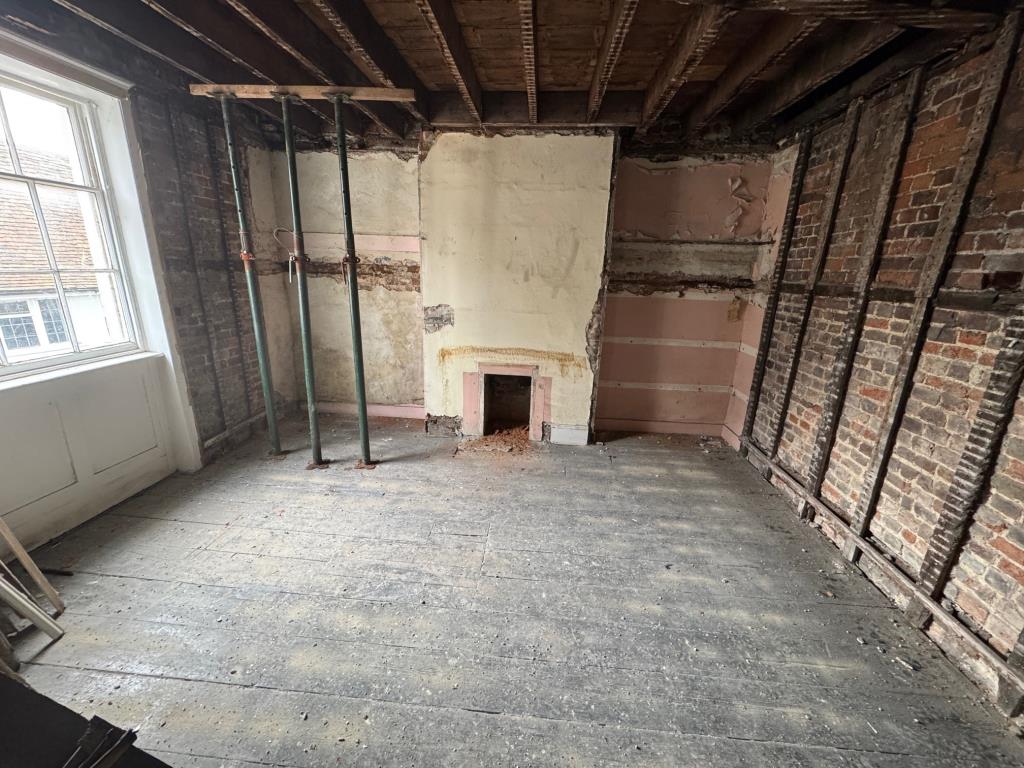 Lot: 55 - DOUBLE FRONTED PERIOD BUILDING IN CITY LOCATION WITH PLANNING FOR TWO STOREY EXTENSION - First floor room 2